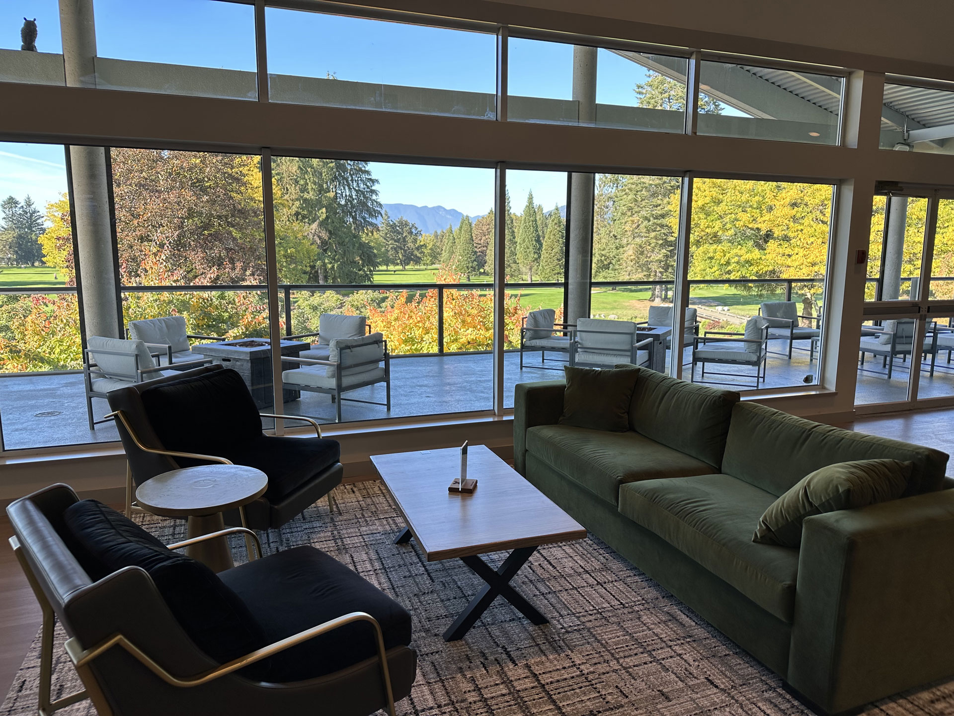 Blue-Heron-Bar-_-Grill-looking-out-onto-course-Pitt_Meadows_GC